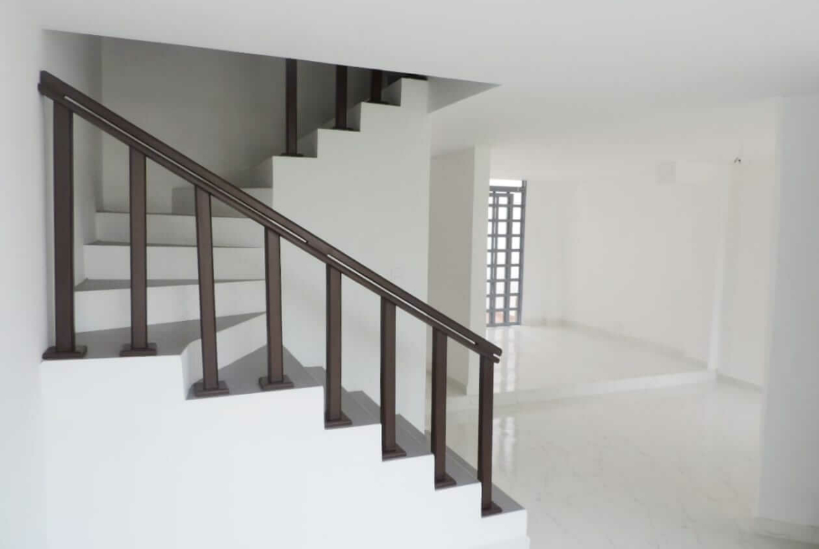 Casa-en-venta-en-arauca-bosque-club-escaleras