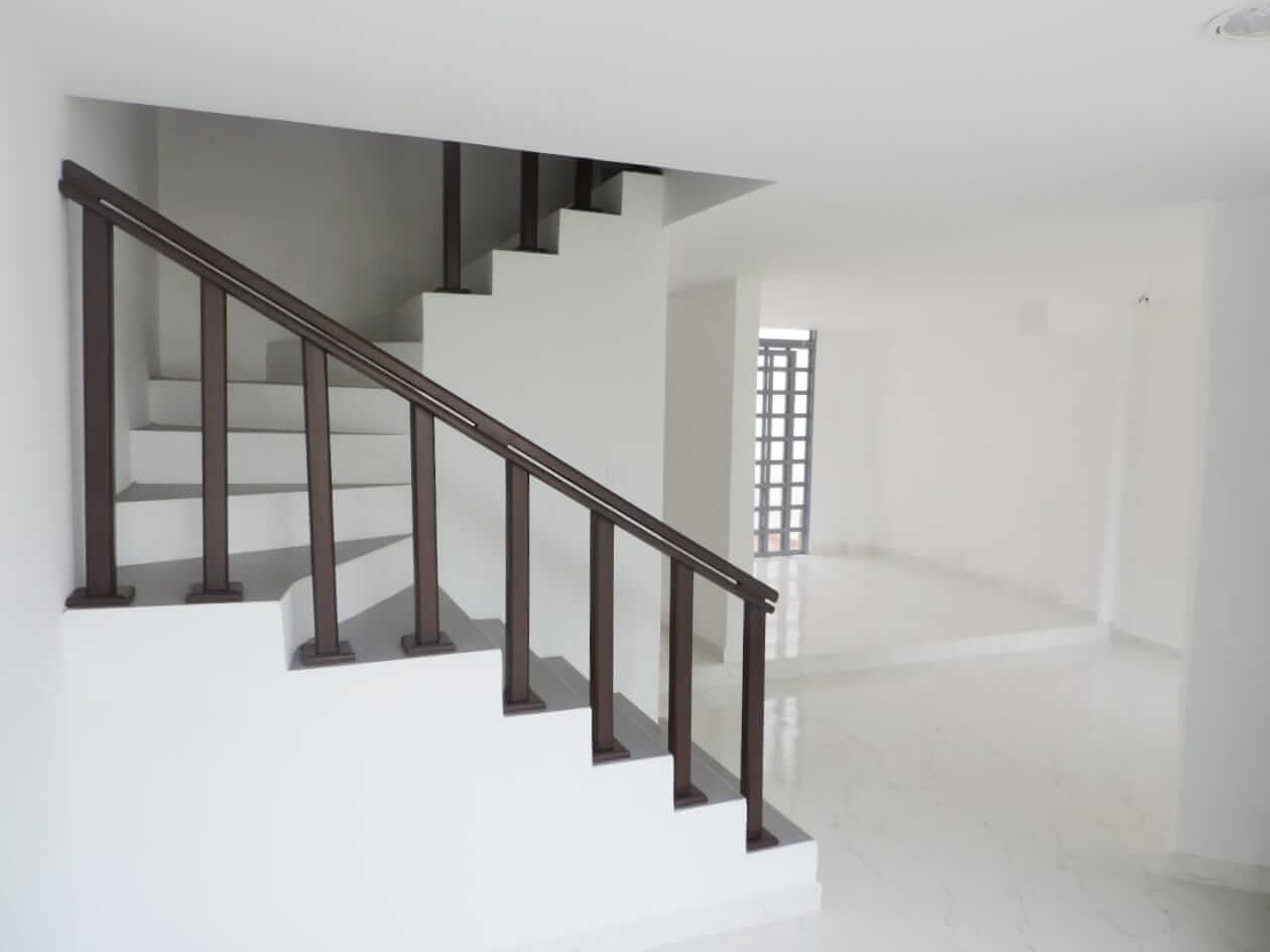 Casa-en-venta-en-arauca-bosque-club-escaleras