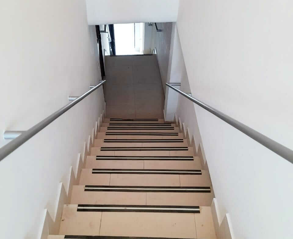 arriendo-apartamento-en-arauca-barrio-las-americas-escaleras