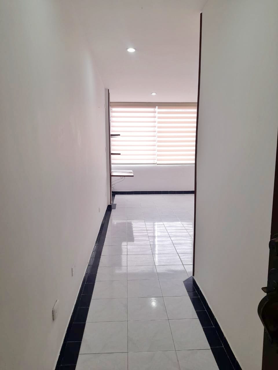 apartaestudio-en-venta-en-arauca-edificio-montecasino-pasillo