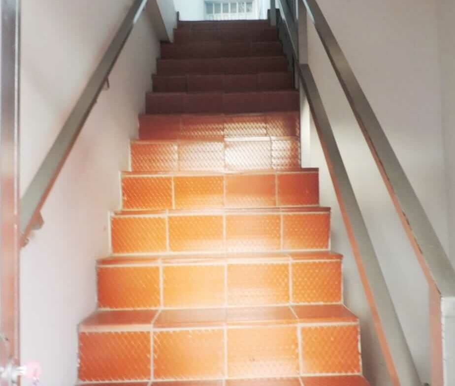 Apartamento-en-arriendo-arauca-barrio-meridiano70-escaleras