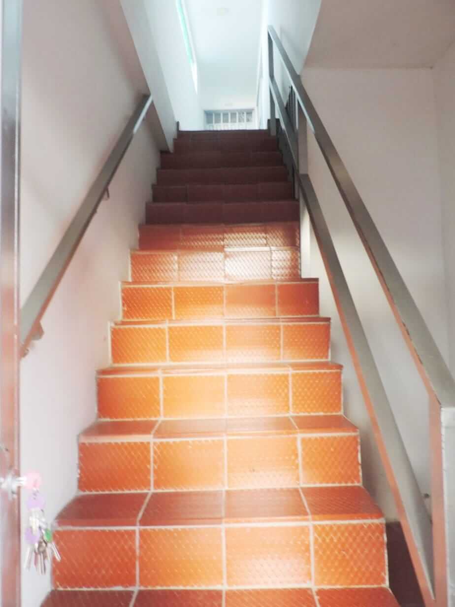 Apartamento-en-arriendo-arauca-barrio-meridiano70-escaleras