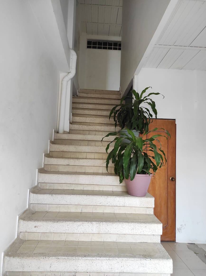 apartaestudio-en-arriendo-arauca-barrio-miramar-inmobiliaria-arauca-escaleras