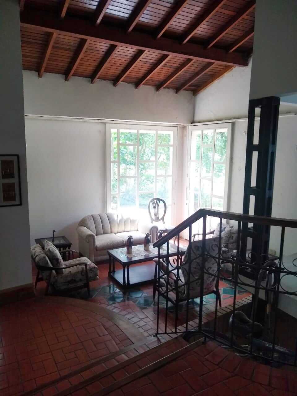 casa-en-venta-en-arauca-barrio-las-chorreras-inmobiliaria-arauca-escaleras