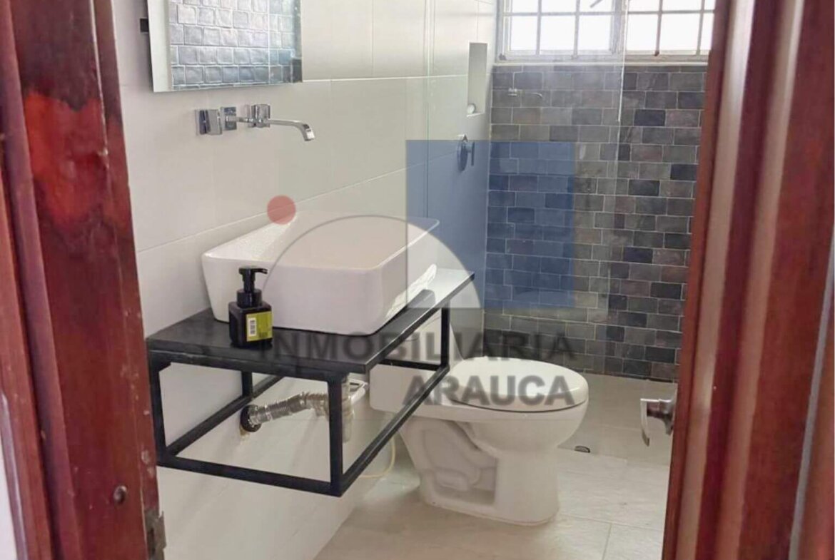 casa-para-uso-comercial-en-arriendo-oficinas-en-arriendo-barrio-chorreras-en-arauca-inmobiliaria-arauca-bano1