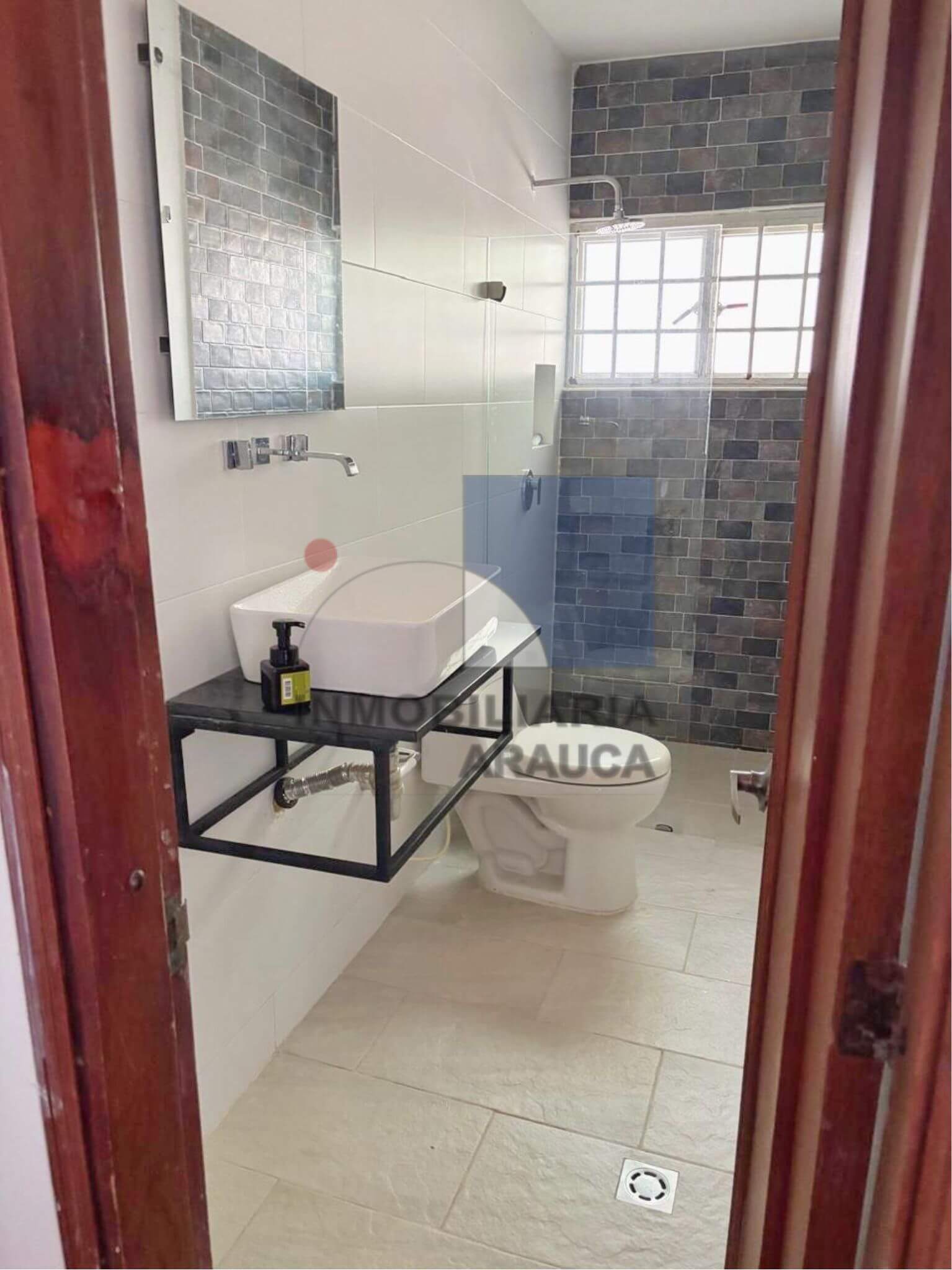 casa-para-uso-comercial-en-arriendo-oficinas-en-arriendo-barrio-chorreras-en-arauca-inmobiliaria-arauca-bano1 casa-para-uso-comercial-en-arriendo-oficinas-en-arriendo-barrio-chorreras-en-arauca-inmobiliaria-arauca-bano1