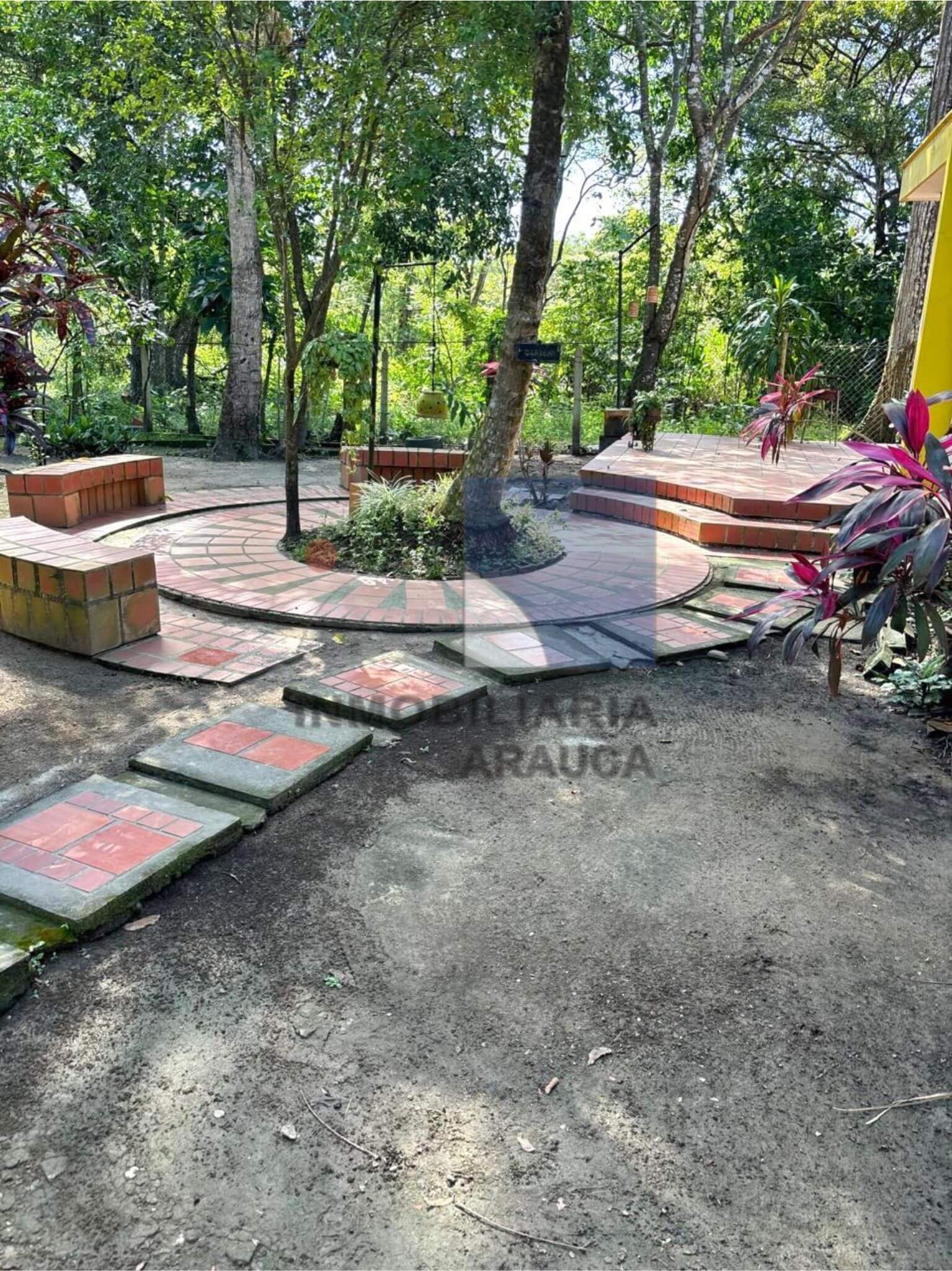 casa-para-uso-comercial-en-arriendo-oficinas-en-arriendo-barrio-chorreras-en-arauca-inmobiliaria-arauca-terraza casa-para-uso-comercial-en-arriendo-oficinas-en-arriendo-barrio-chorreras-en-arauca-inmobiliaria-arauca-terraza