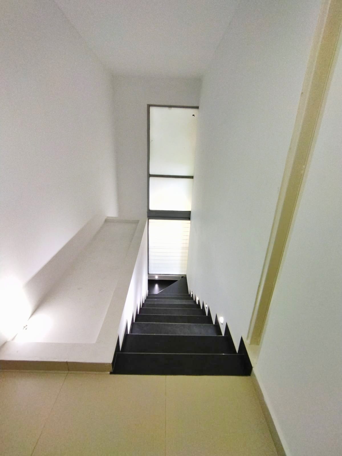 casa-en-venta-en-arauca-barrio-el-chircal-inmobiliaria-arauca-escaleras