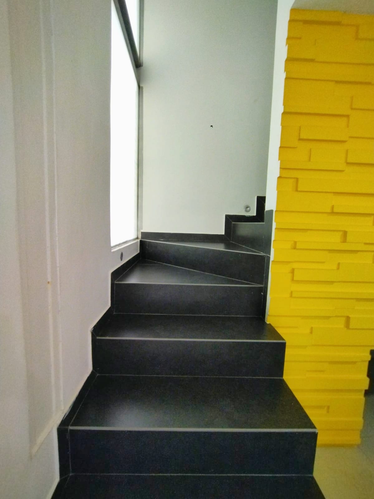 casa-en-venta-en-arauca-barrio-el-chircal-inmobiliaria-arauca-escaleras1