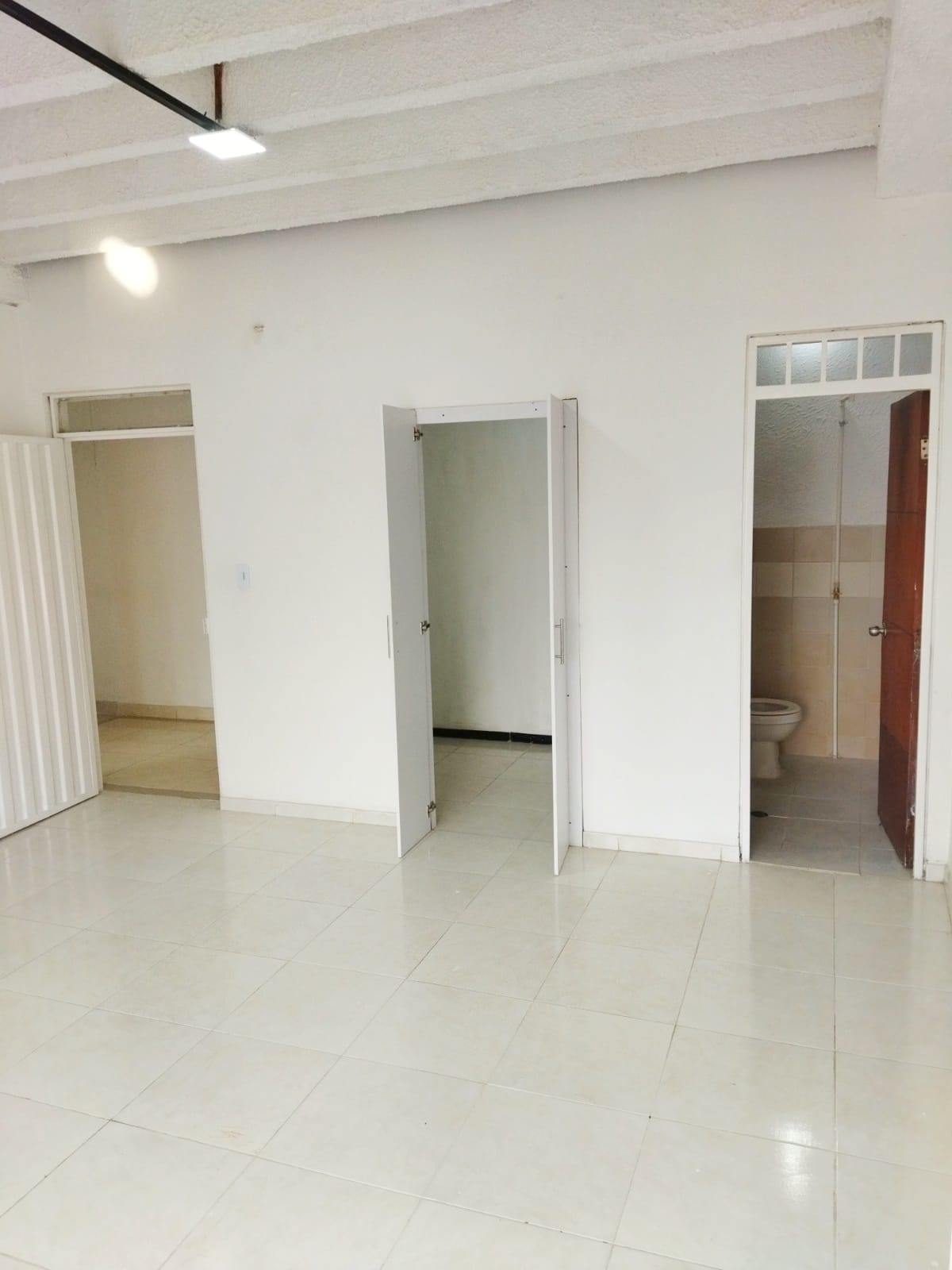 se-arrienda-oficina-comercial-en-arauca-barrio-la-esperanza-inmobiliaria-arauca-puertas