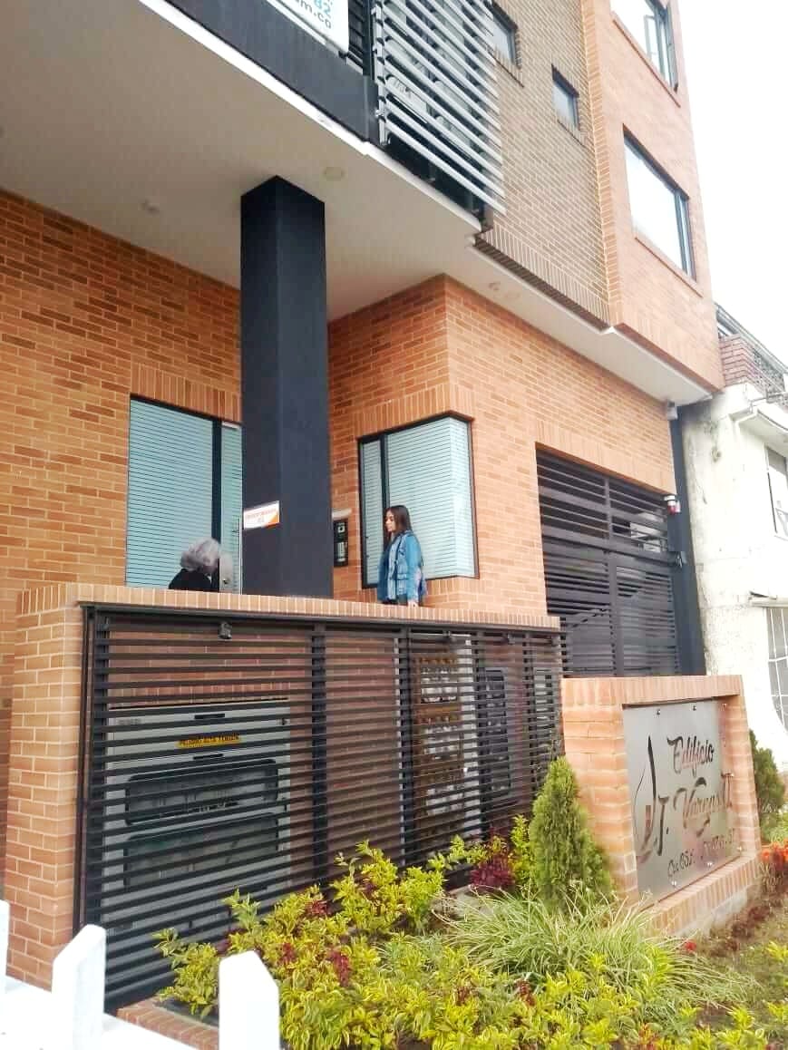 apartamento-en-arriendo-edificio-j-vargas-en-bogota-inmobiliaria-arauca-fachada