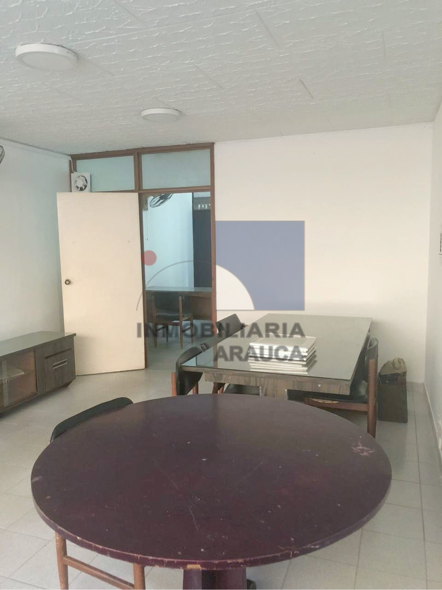 oficina-amoblada-en-arriendo-en-arauca-edificio-la-romana-inmobiliaria-arauca-mesa