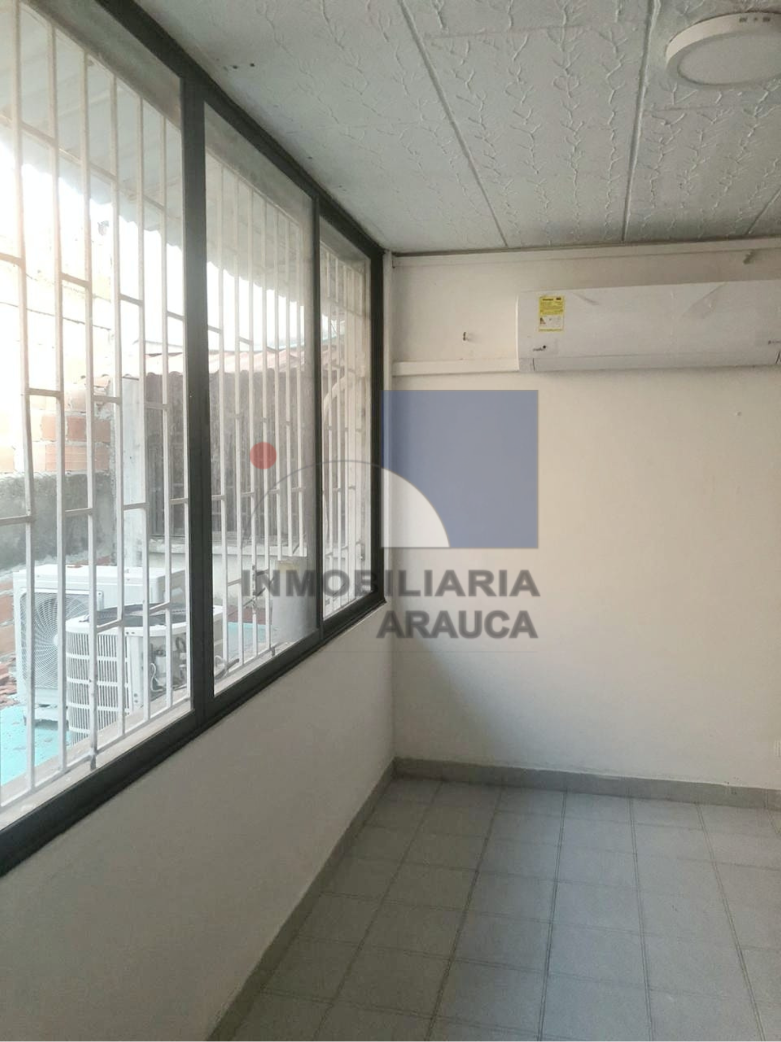 oficina-amoblada-en-arriendo-en-arauca-edificio-la-romana-inmobiliaria-arauca-ventana