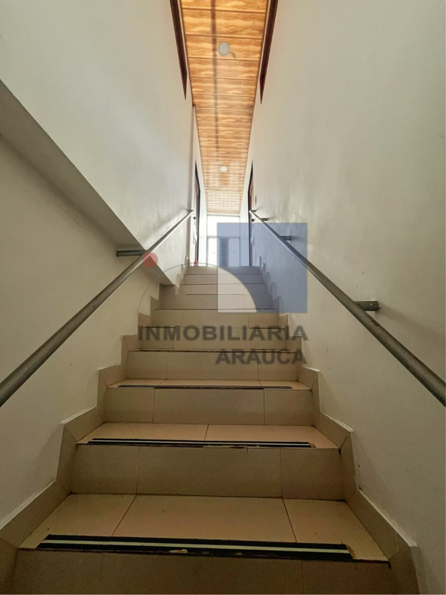apartamento-en-arriendo-en-arauca-barrio-las-americas-inmobiliaria-arauca-escaleras