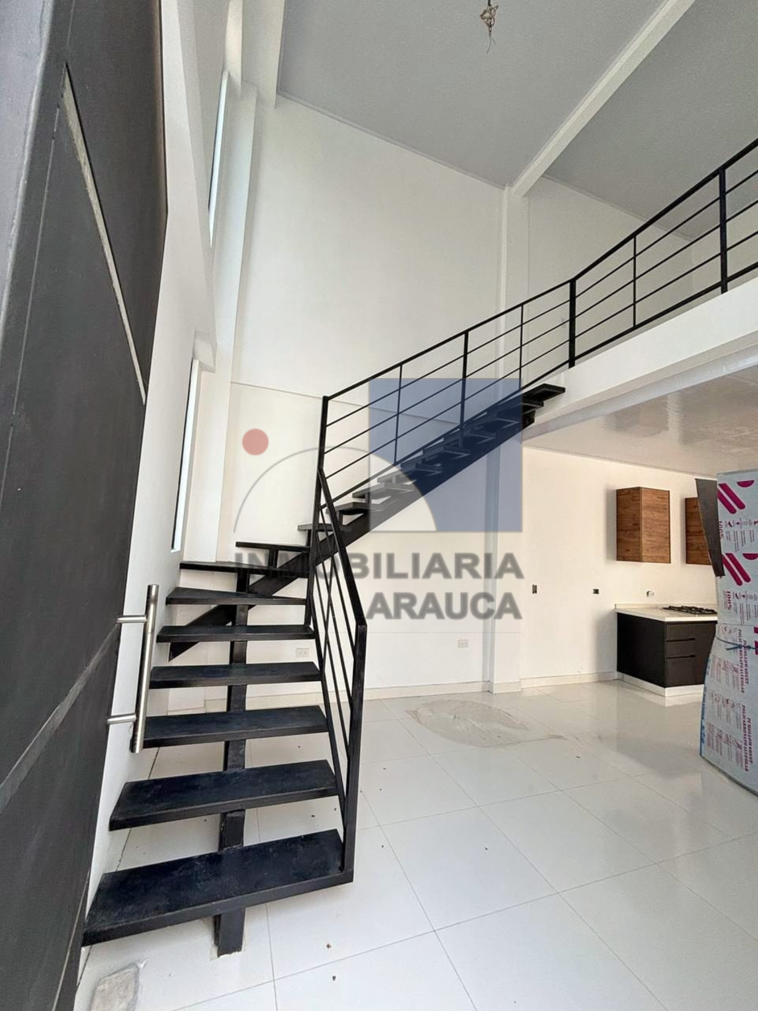 casa-en-venta-en-arauca-conjunto-urbanizacion-el-bosque-inmobiliaria-arauca-escaleras