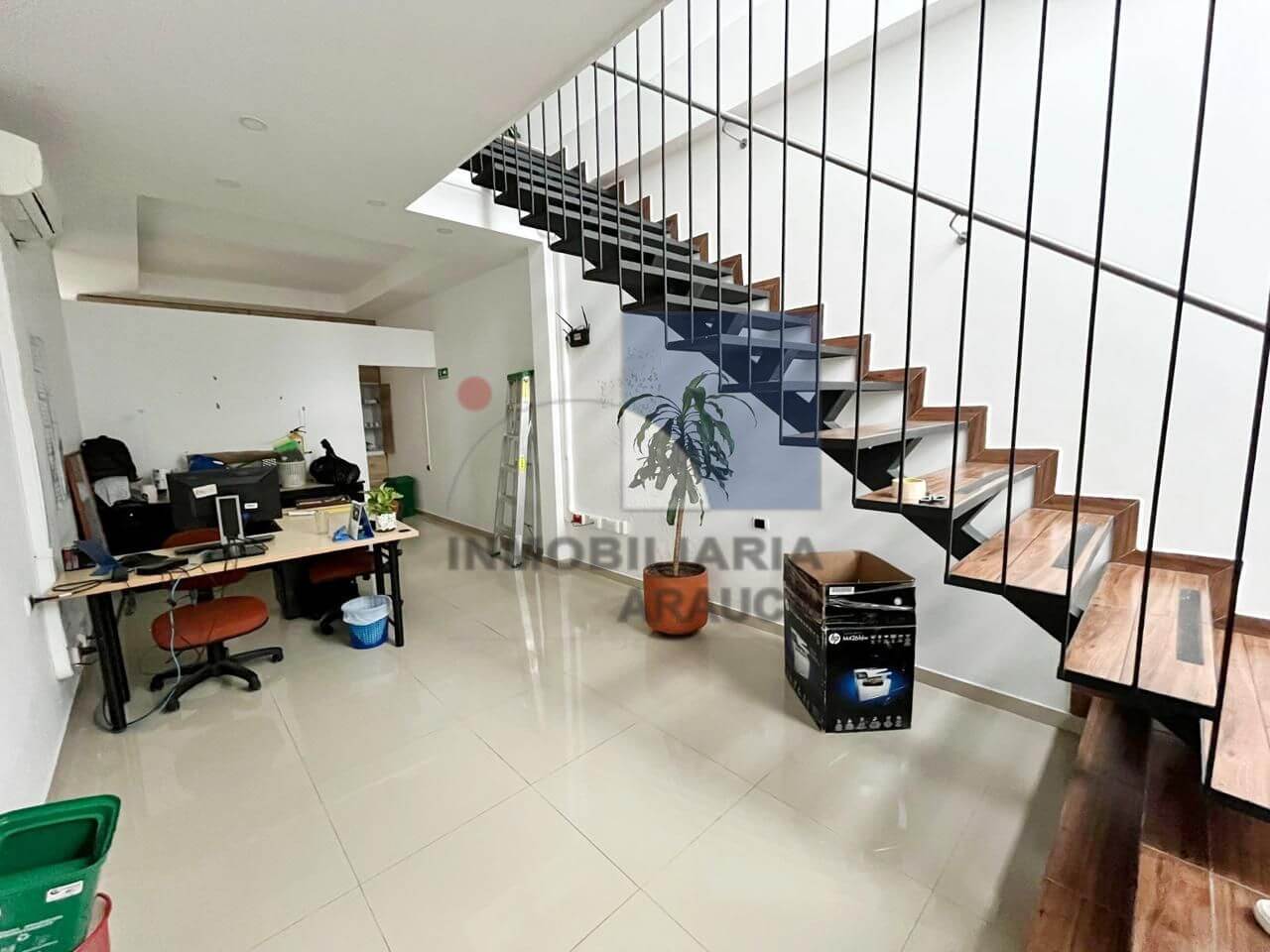 casa-para-uso-comerical-oficinas-en-arauca-barrio-union-en-arauca-inmobiliaria-arauca-escaleras