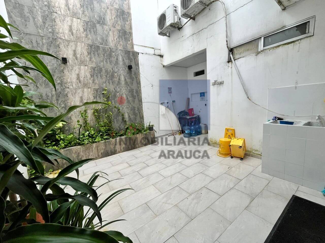 casa-para-uso-comerical-oficinas-en-arauca-barrio-union-en-arauca-inmobiliaria-arauca-patio-interior